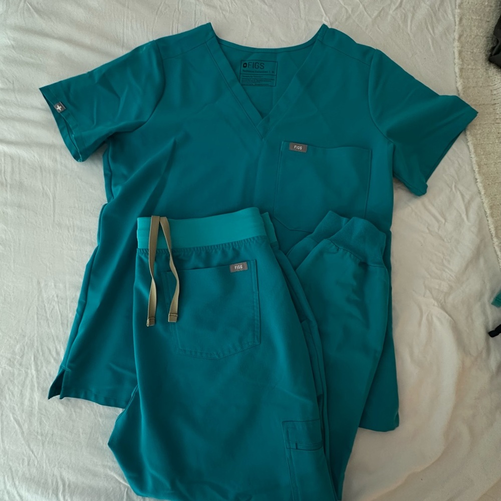 FIGS SET - Scrub Top and Pants in Color TEAL